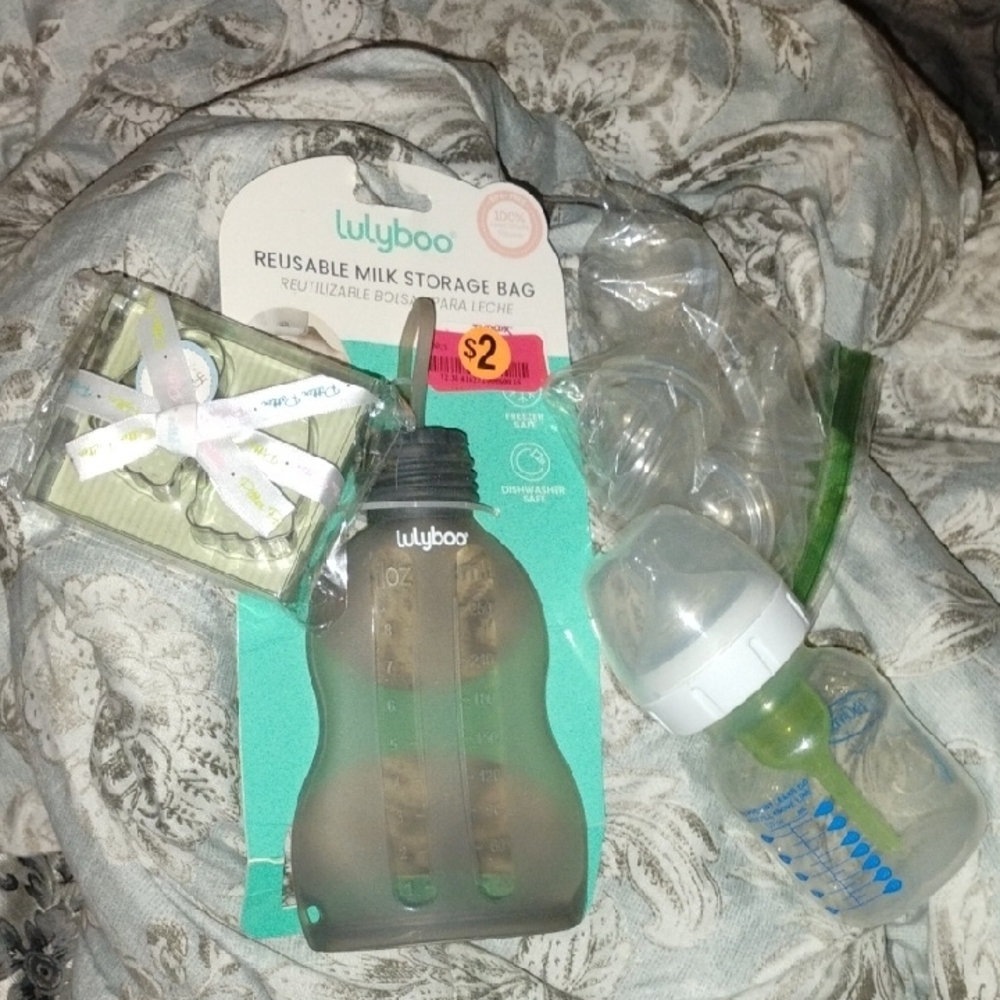 Lulyboo Reusable Milk Storage Bag and Dr. Brown Baby Bottle Set